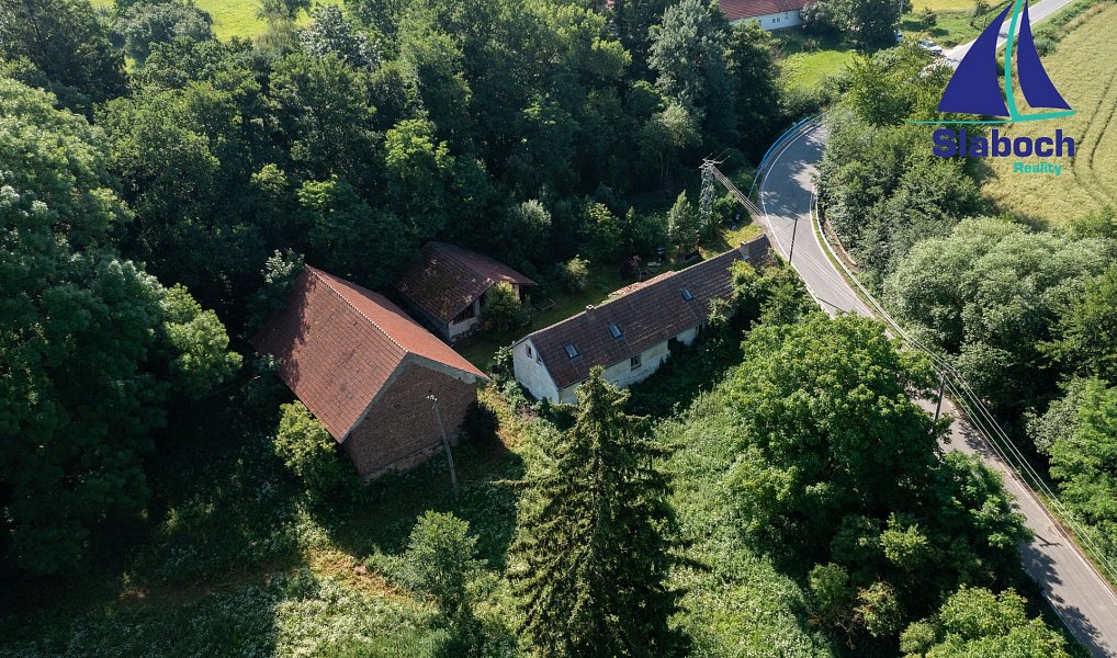 Prodej domu 285 m² s pozemkem 7 546 m², Krupá – náhled fotky 2