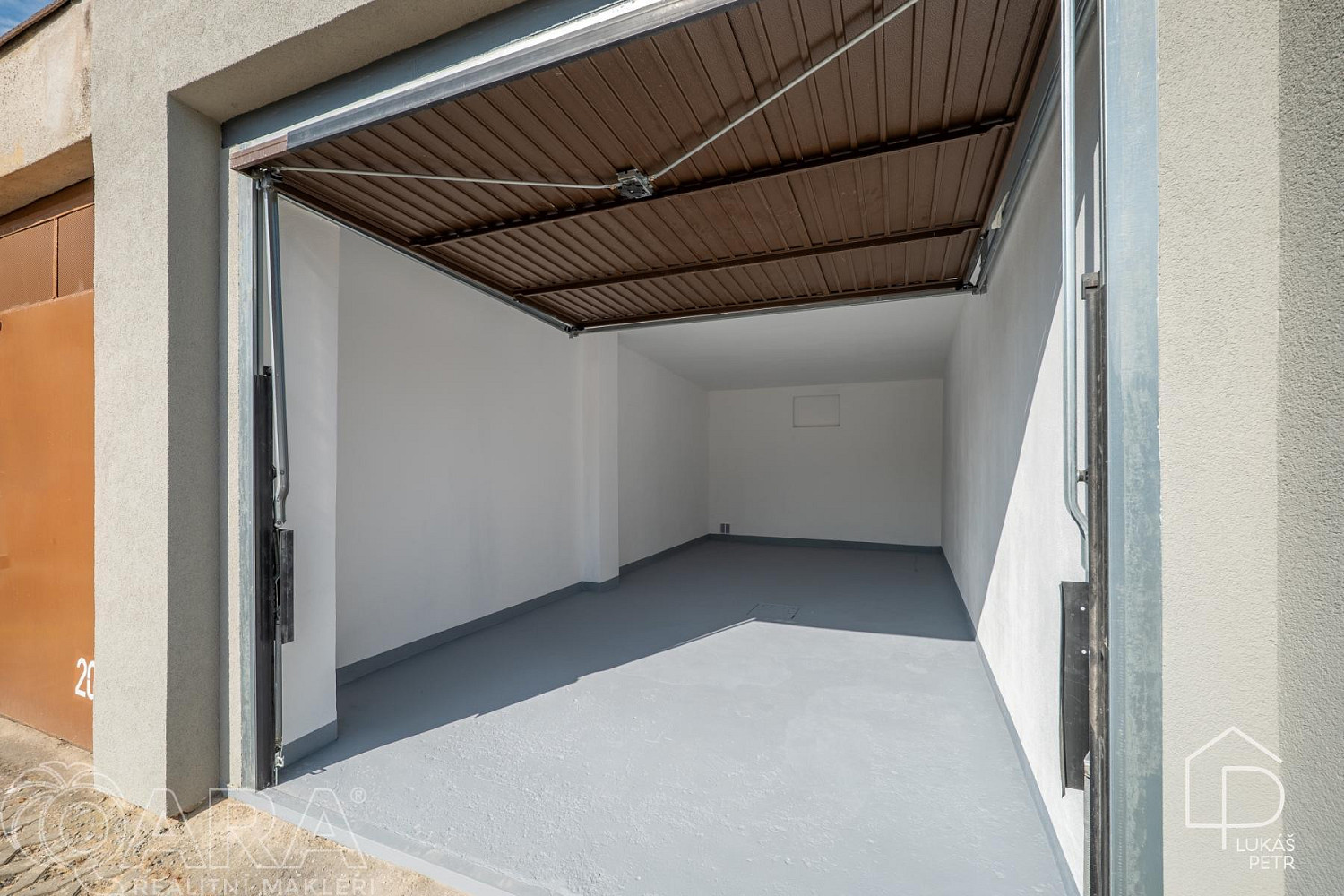 Garáž 22 m2 po kompletní rekonstrukci, Praha - Čakovice