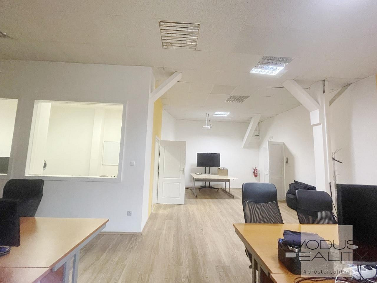Pronájem kanceláře 180 m² – fotografie 2