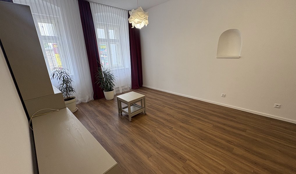 Pronájem bytu 3+kk 71 m², Jičín – náhled fotky 2