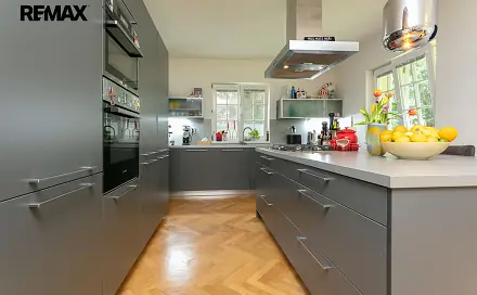 Pronájem domu 302 m² s pozemkem 737 m², Na Malé Šárce, Praha 6 - Nebušice