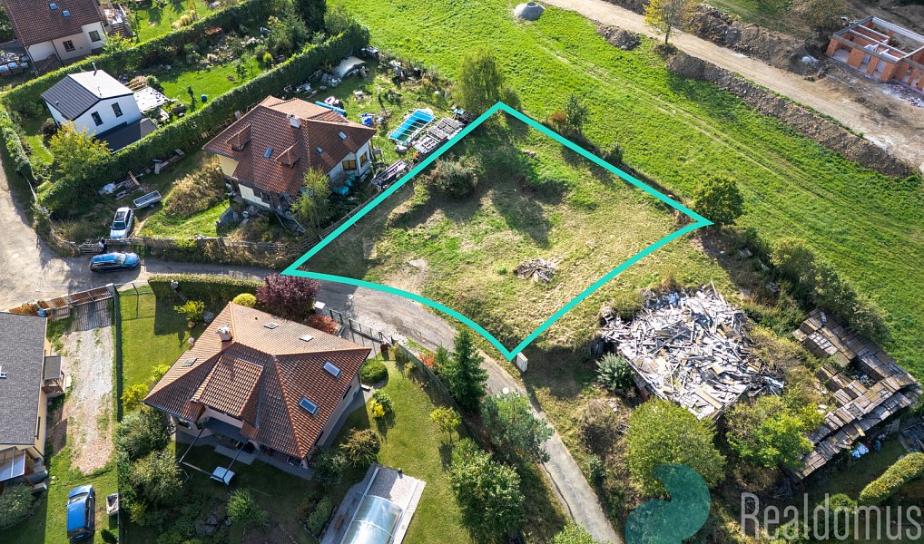 Prodej stavebního pozemku 823 m², Kamenice – náhled fotky 3