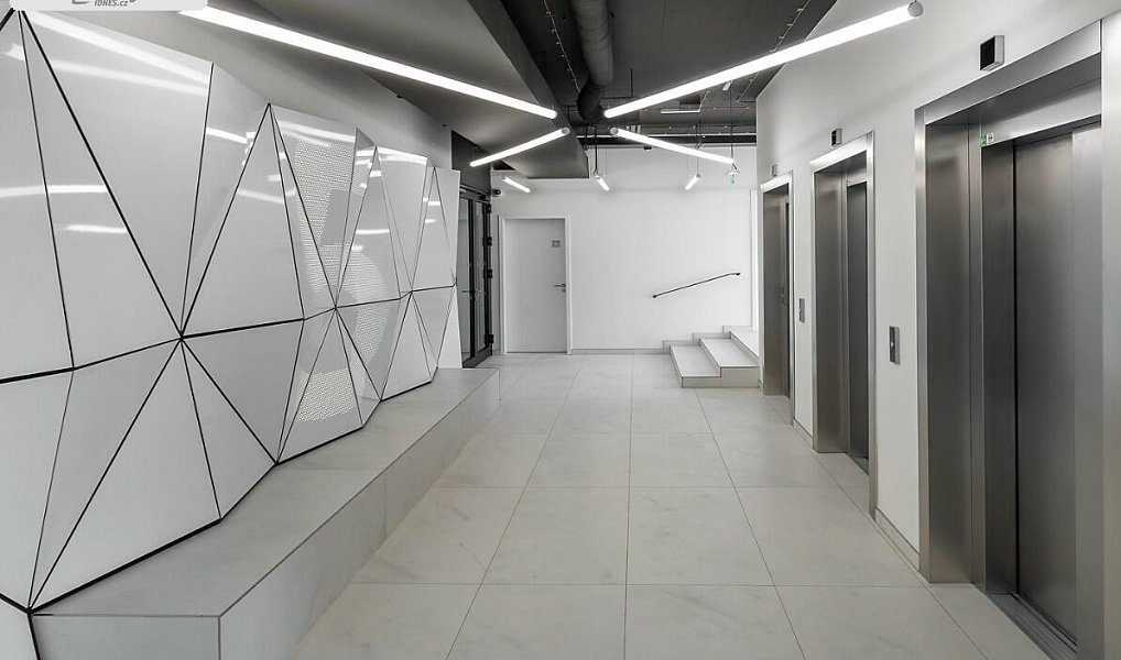 Pronájem kanceláře 350 m², Praha – náhled fotky 9