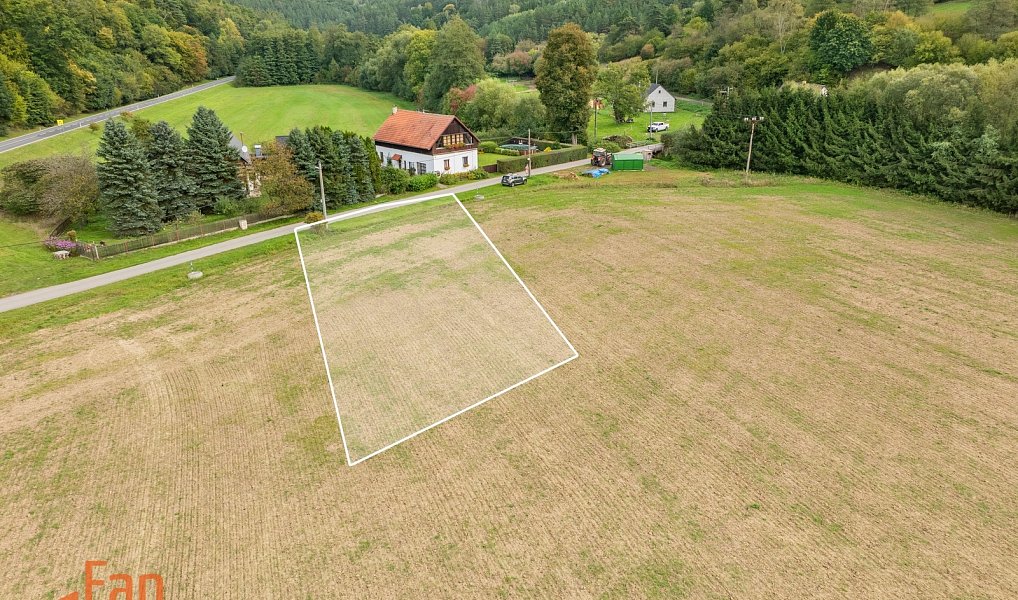 Prodej stavebního pozemku 1 015 m², Medonosy – náhled fotky 2