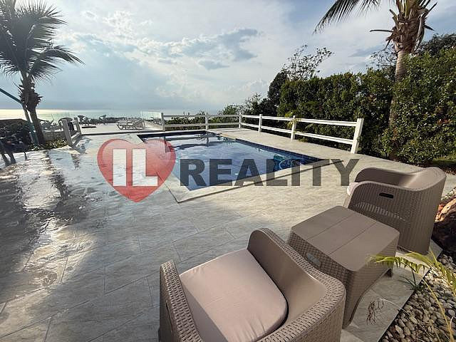 Prodej domu 750 m² s pozemkem 800 m²