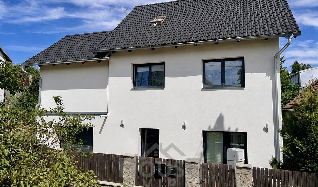 Prodej domu 211 m² s pozemkem 374 m², Všestary – náhled fotky 2