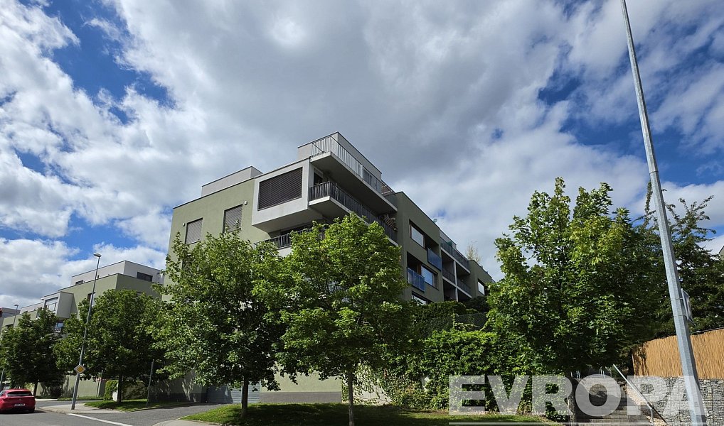 Prodej bytu 4+kk 143 m², Praha – náhled fotky 24