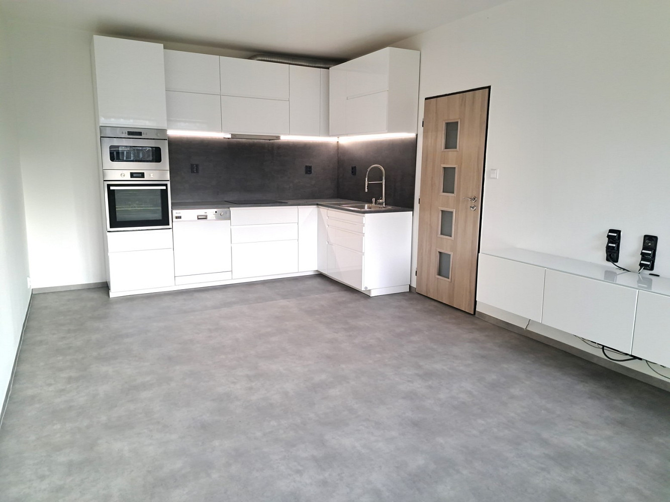 Pronájem bytu 4+kk 81 m²