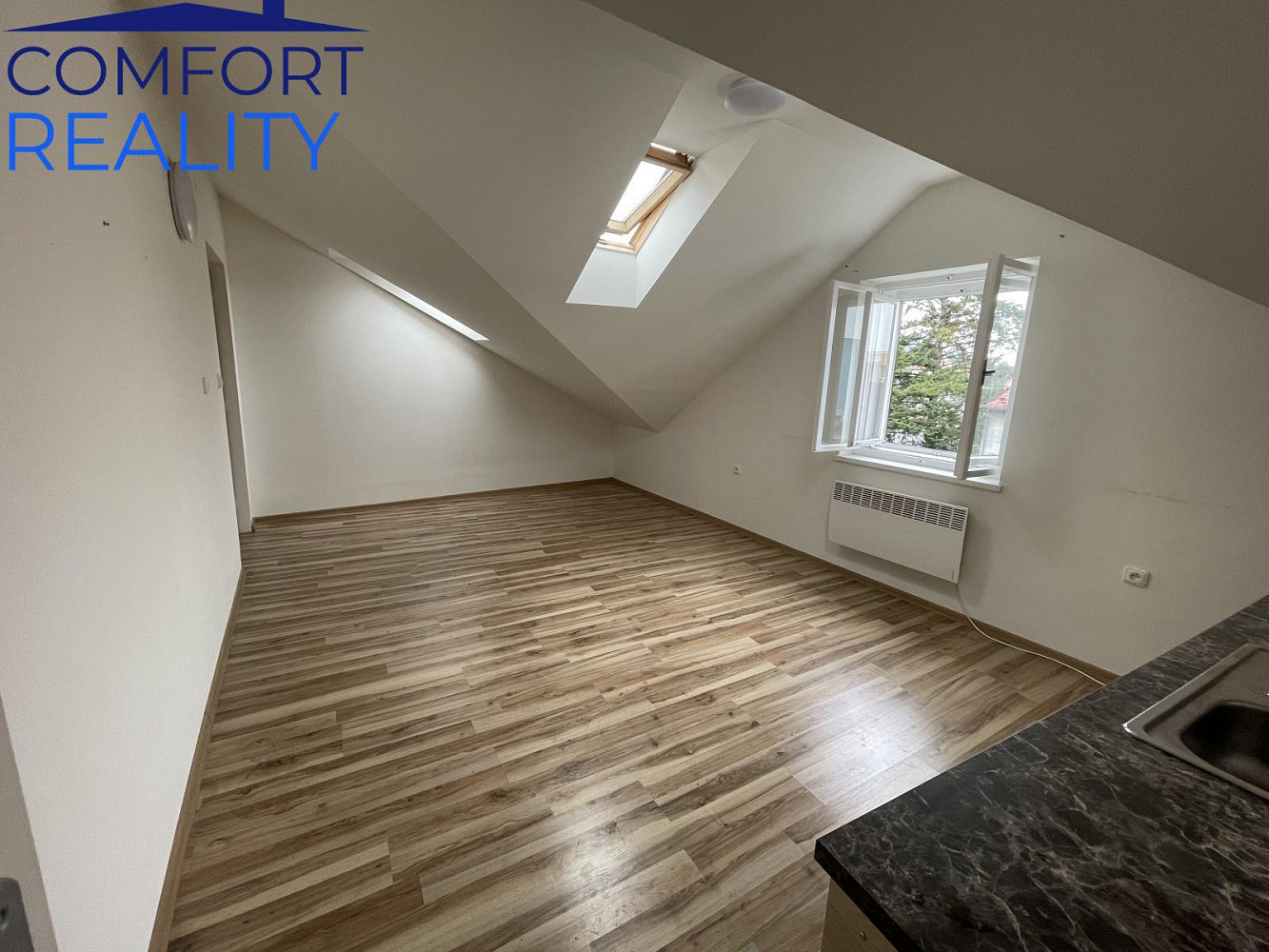 Pronájem bytu 1+kk 25 m² – fotografie 3