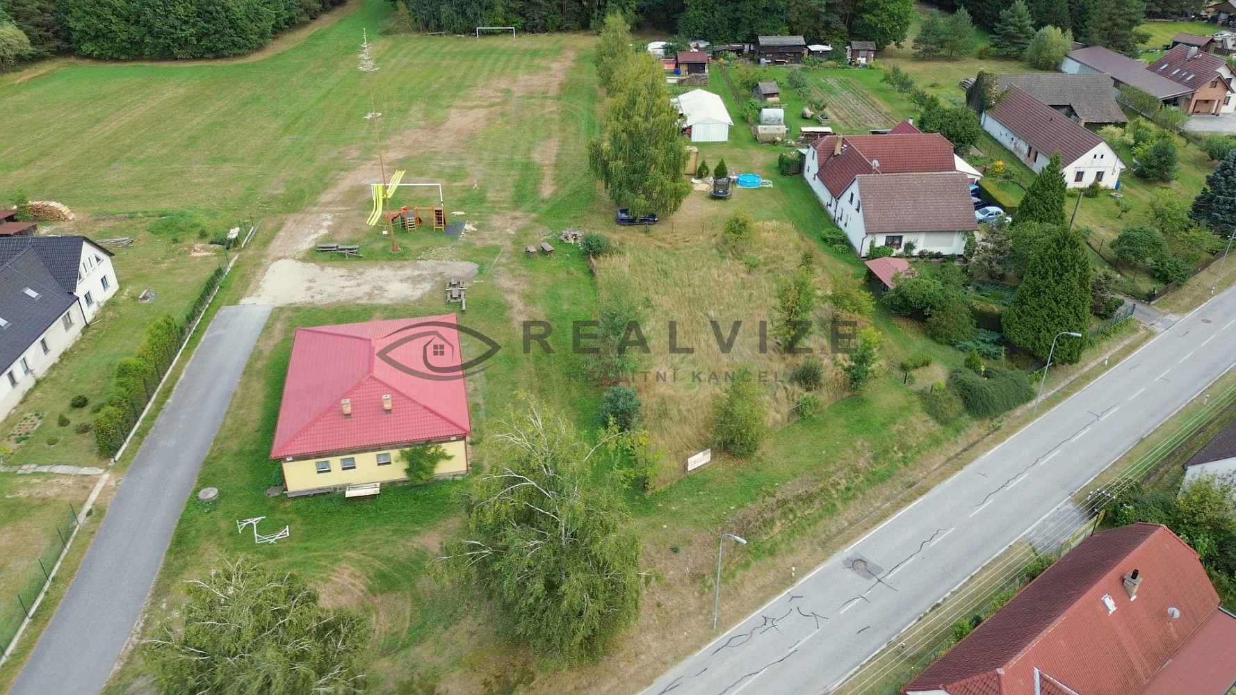 Prodej stavebního pozemku 886 m² – fotografie 2