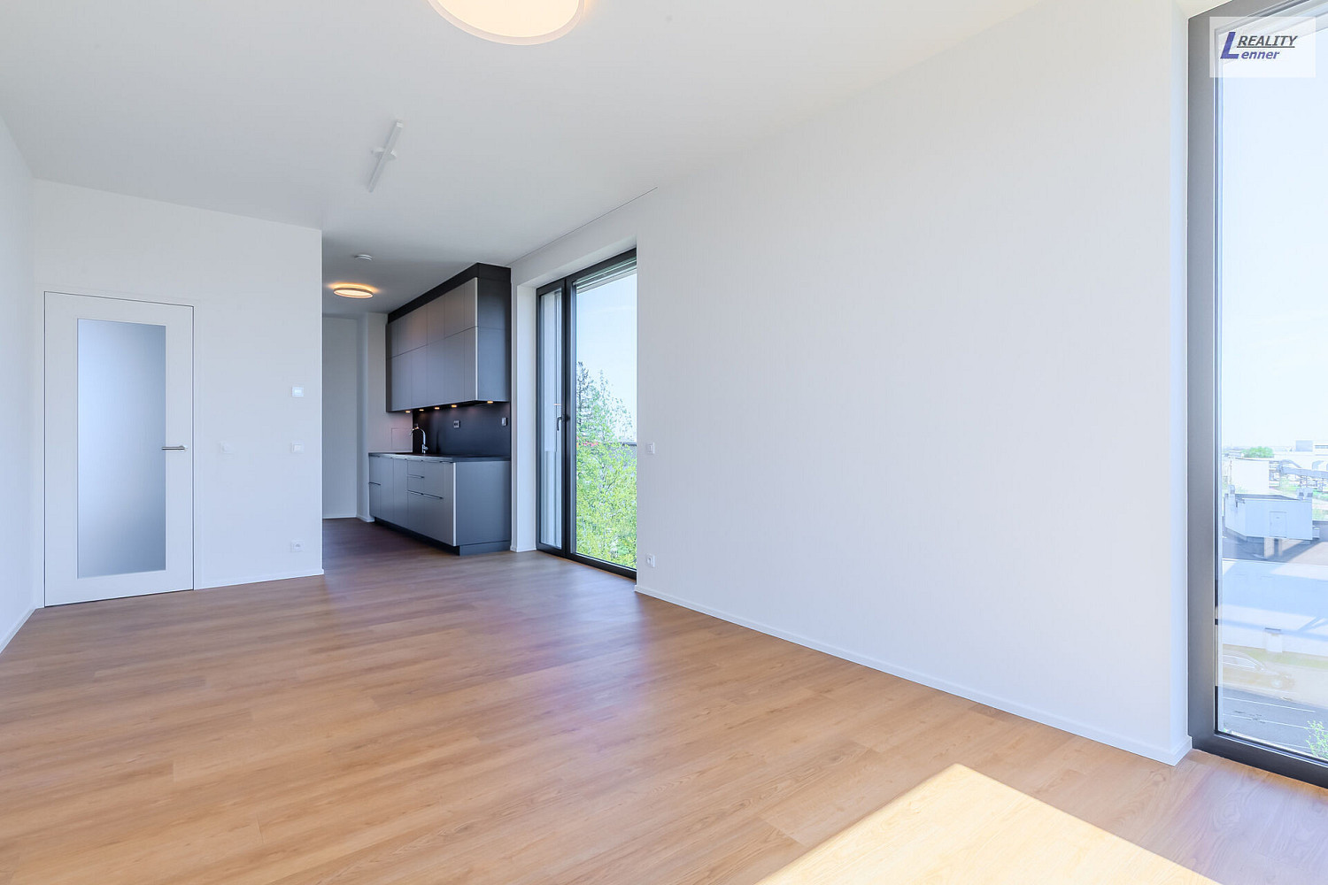 Pronájem bytu 2+kk 75 m² – fotografie 3