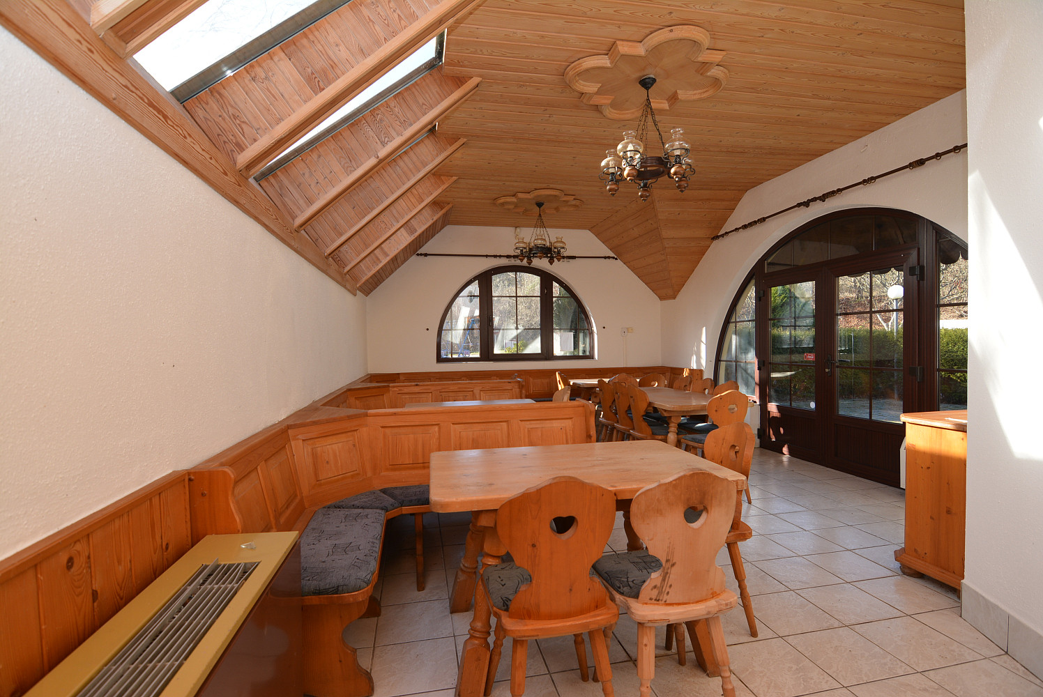 Obchodní prostory s bydlením UP 510 m², pozemky 7.547 m² – další