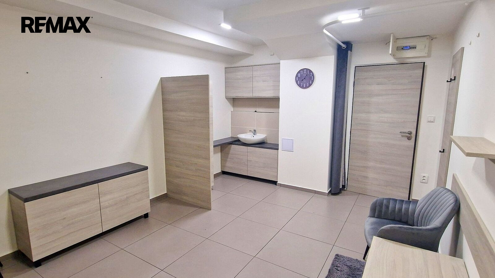 Pronájem obchodních prostor 16 m²