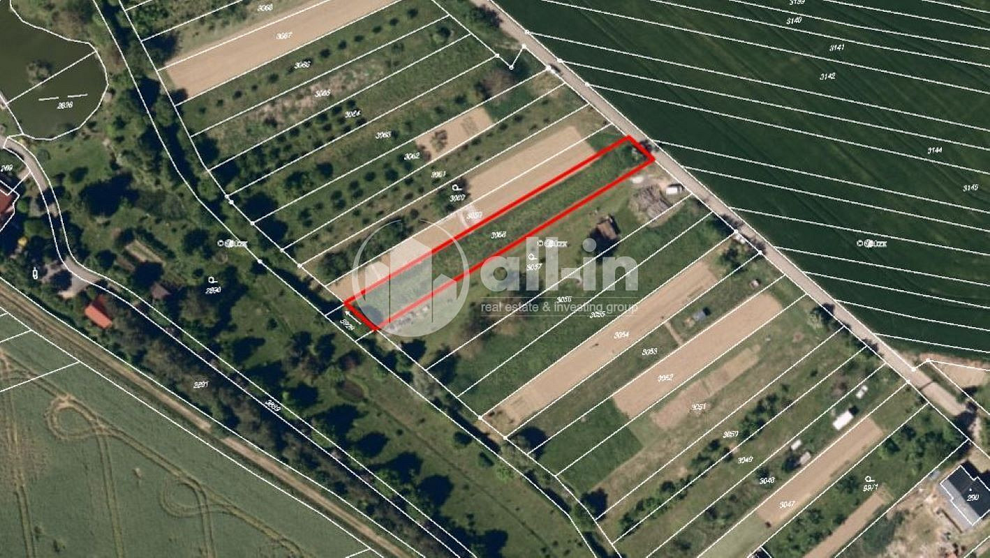 Prodej stavebního pozemku 1 105 m² – pohled 2