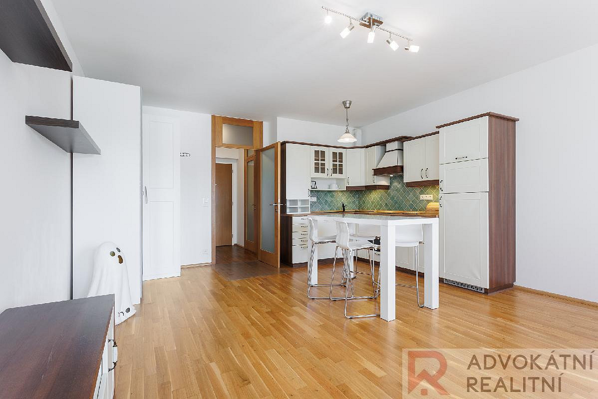 Pronájem bytu 1+kk 35 m² – fotografie 4