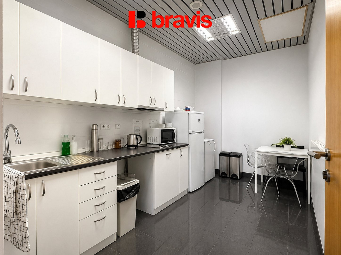 Pronájem kanceláře 57 m² — photo 3