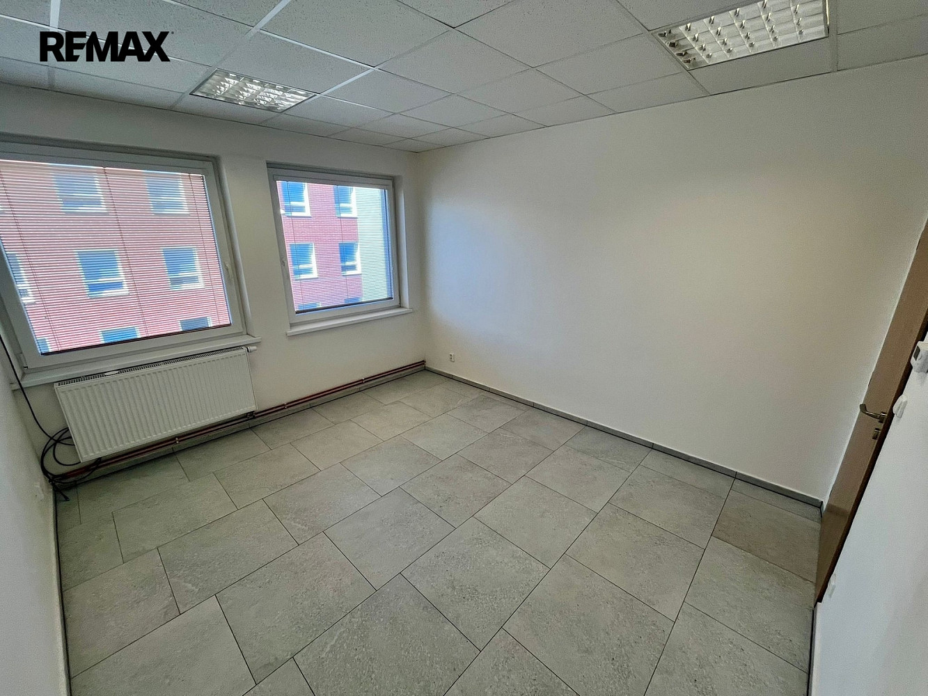Pronájem kanceláře 13 m² – fotografie 2