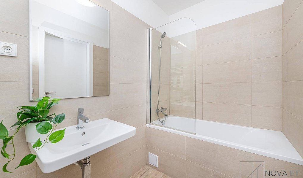 Prodej bytu 3+1 117 m², Praha – náhled fotky 18