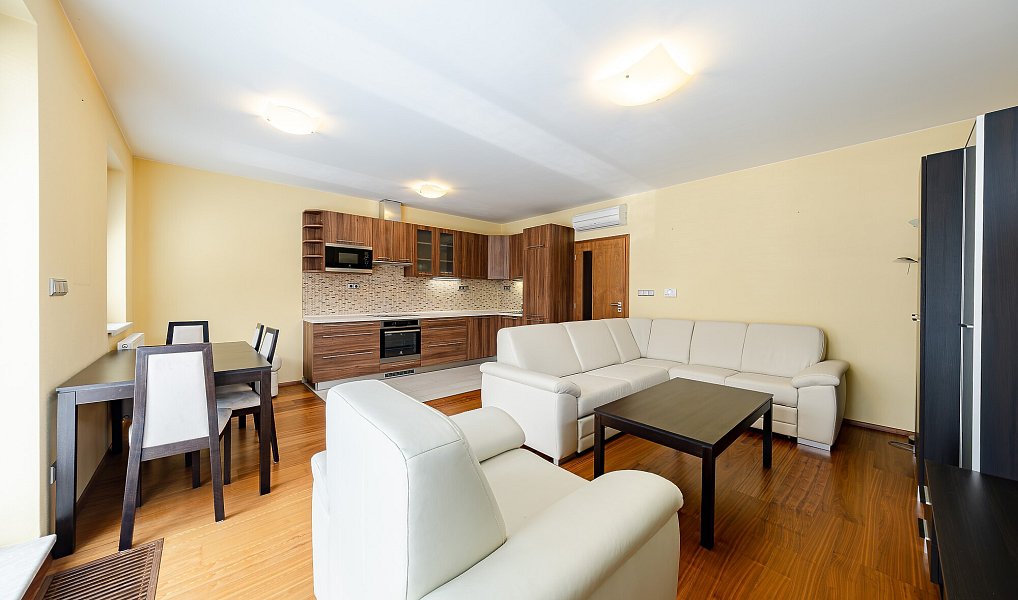 Pronájem bytu 2+kk 56 m², Luhačovice – náhled fotky 2