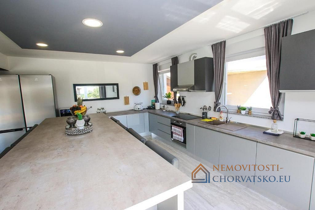 Prodej domu 450 m² s pozemkem 760 m² - Więcej