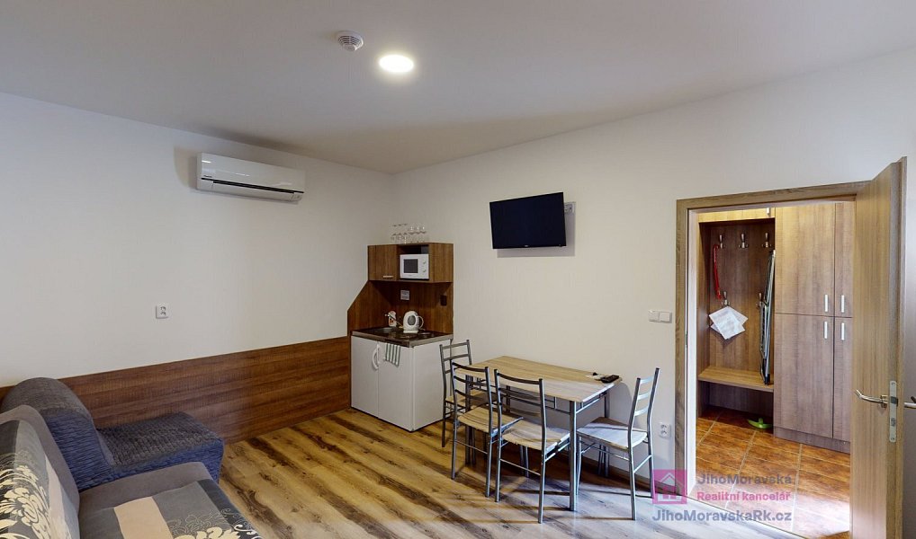 Prodej ubytovacího objektu 664 m², Bulhary – náhled fotky 25