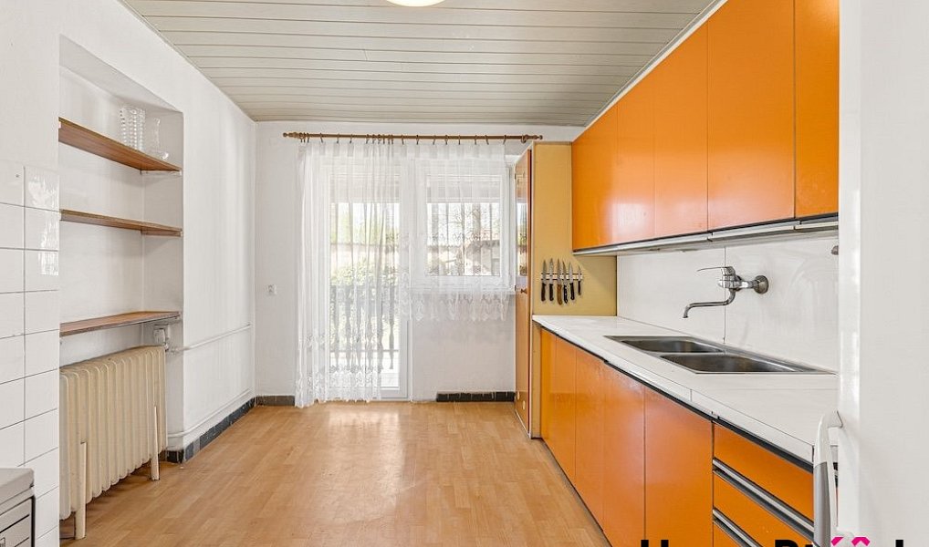 Prodej domu 327 m² s pozemkem 808 m², Úvaly – náhled fotky 2
