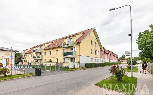 Prodej bytu 4+kk 116 m², Břežany II, okres Kolín