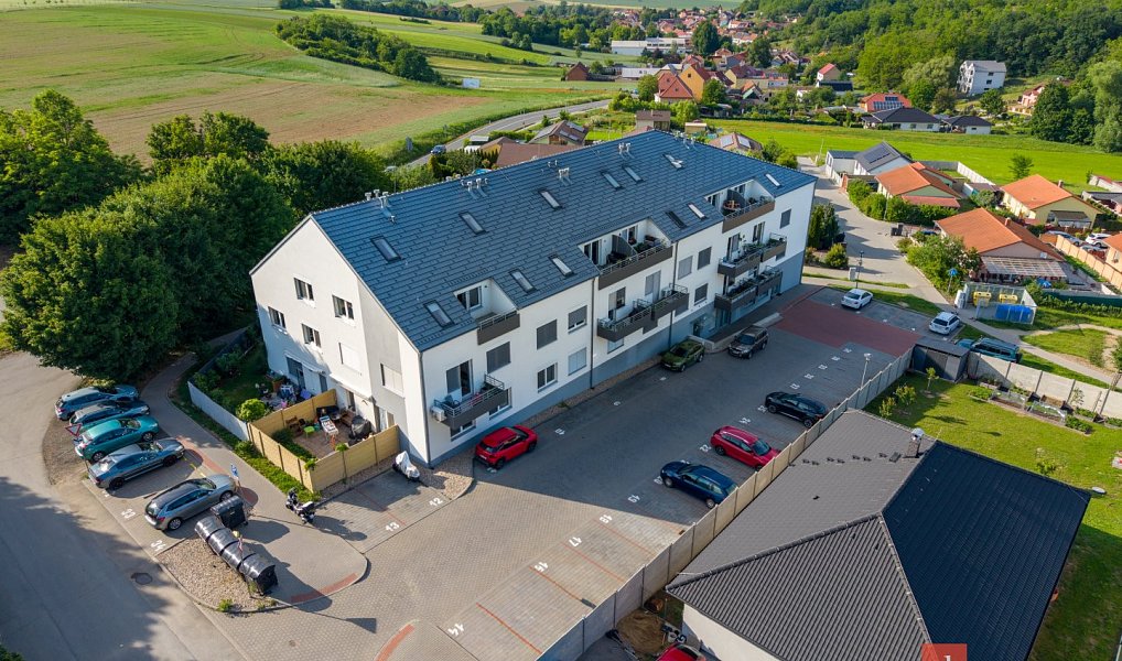 Prodej bytu 2+kk 72 m², Neslovice – fotka 1 z 20