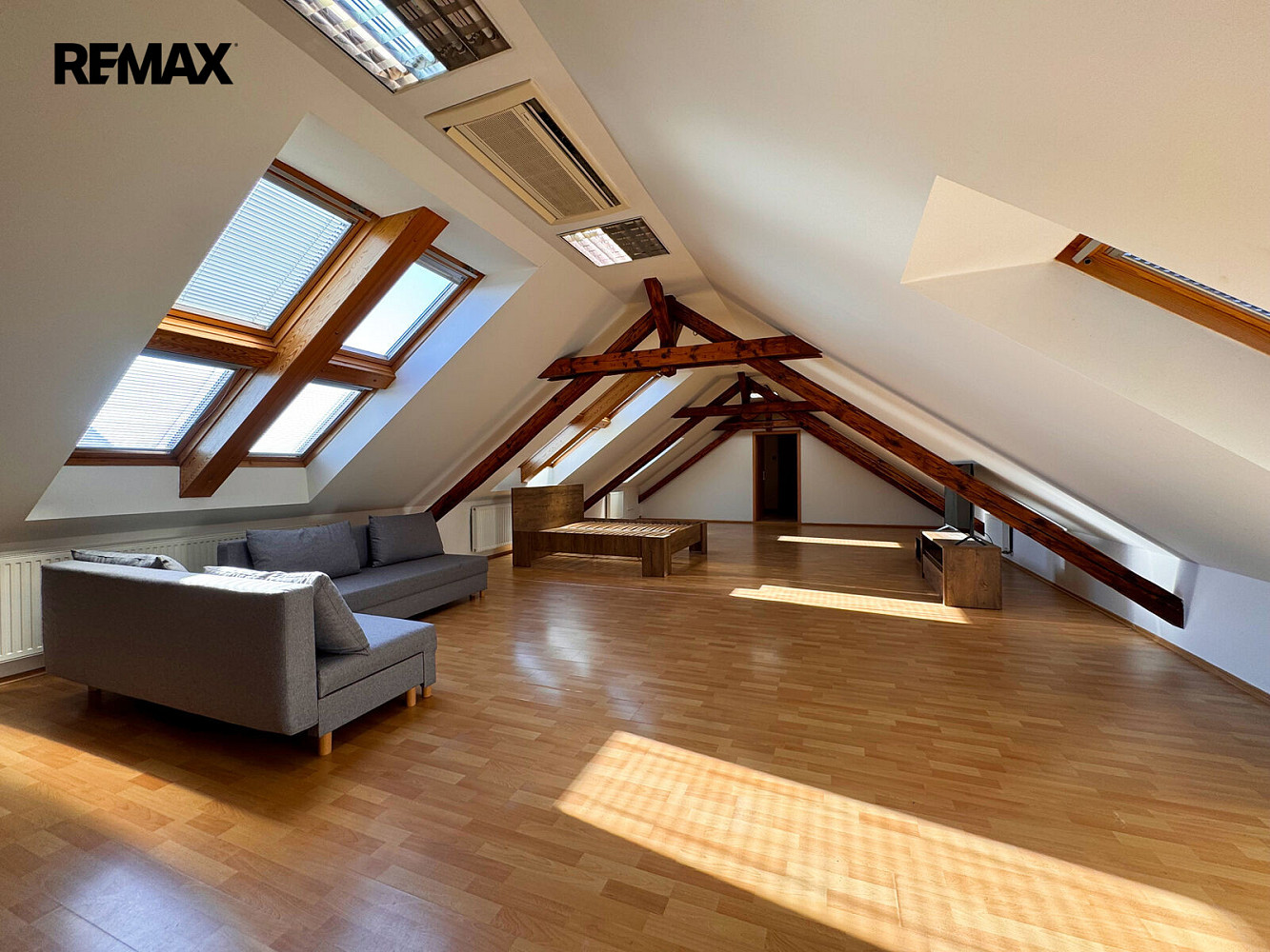 Pronájem kanceláře 120 m² – fotografie 3
