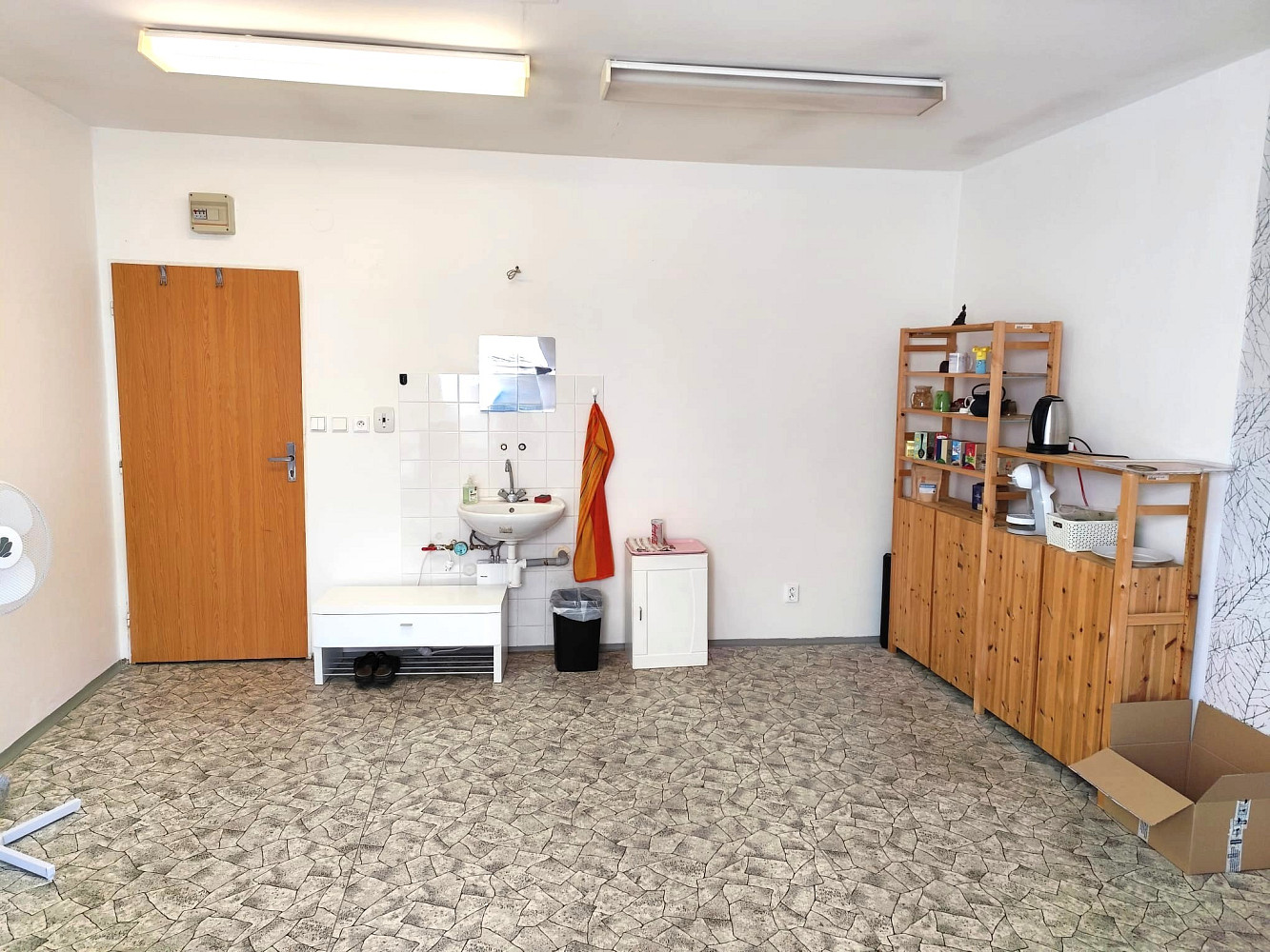Pronájem obchodních prostor 24 m² – fotografie 2