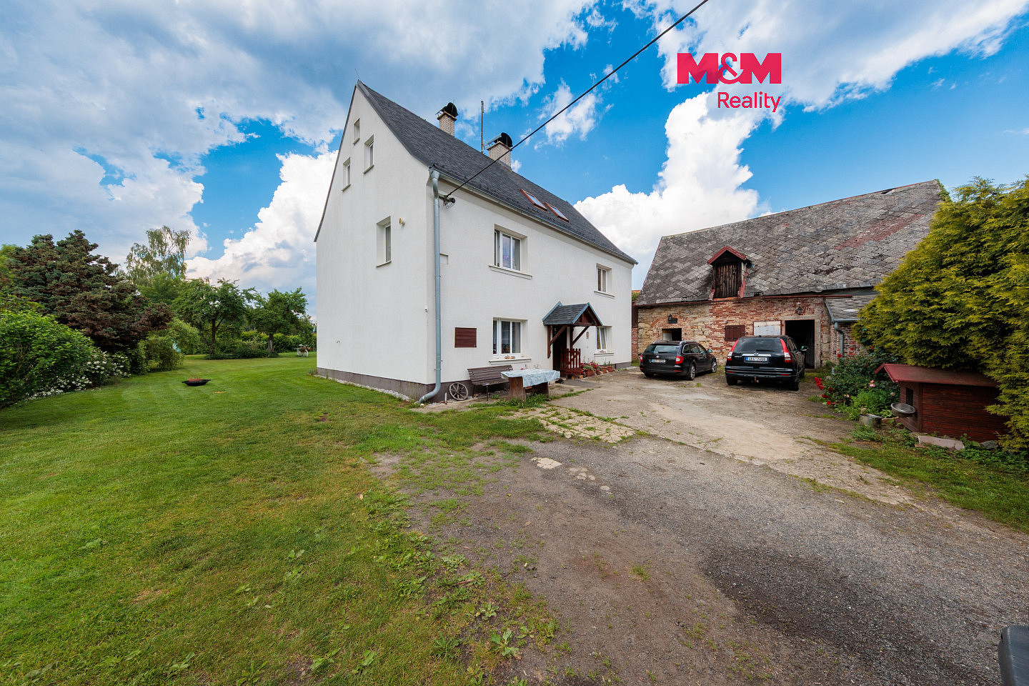 Prodej domu 210 m² s pozemkem 2 349 m²