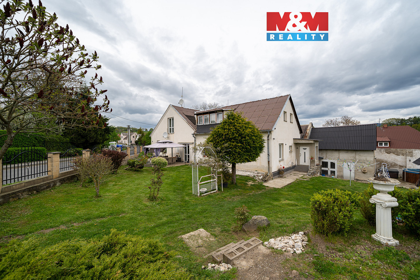 Prodej domu 280 m² s pozemkem 2 580 m²