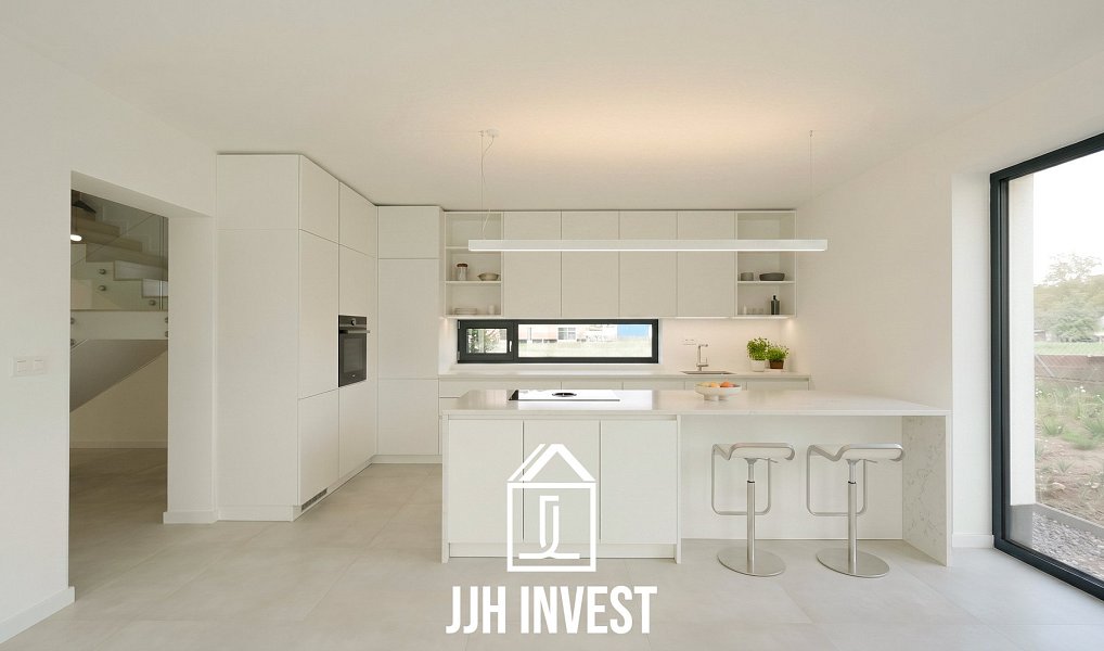 Prodej domu 254 m² s pozemkem 834 m², Vysoký Újezd – náhled fotky 3