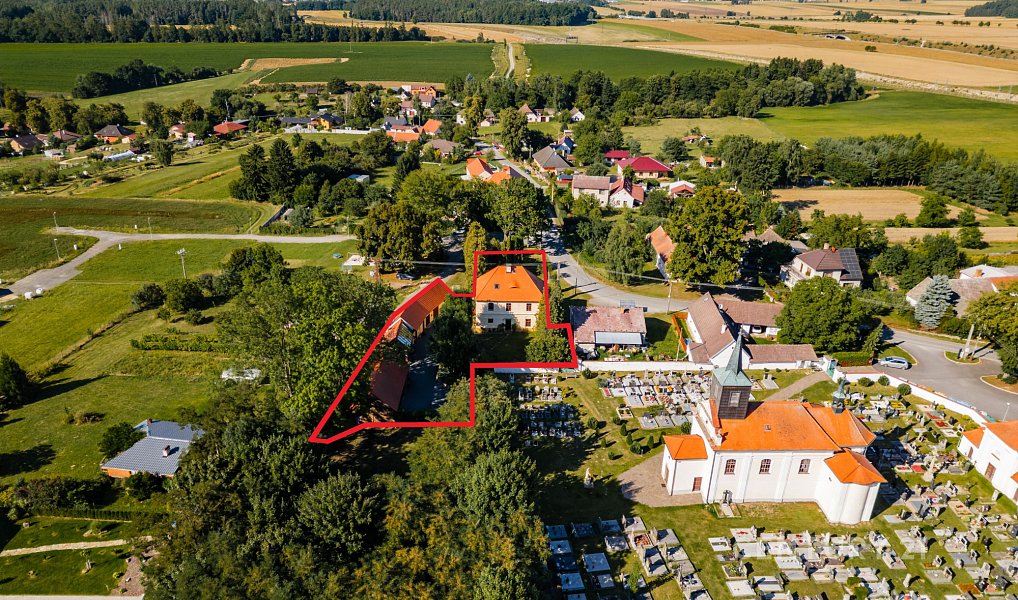 Prodej domu 465 m² s pozemkem 2 031 m², Roudná – náhled fotky 2