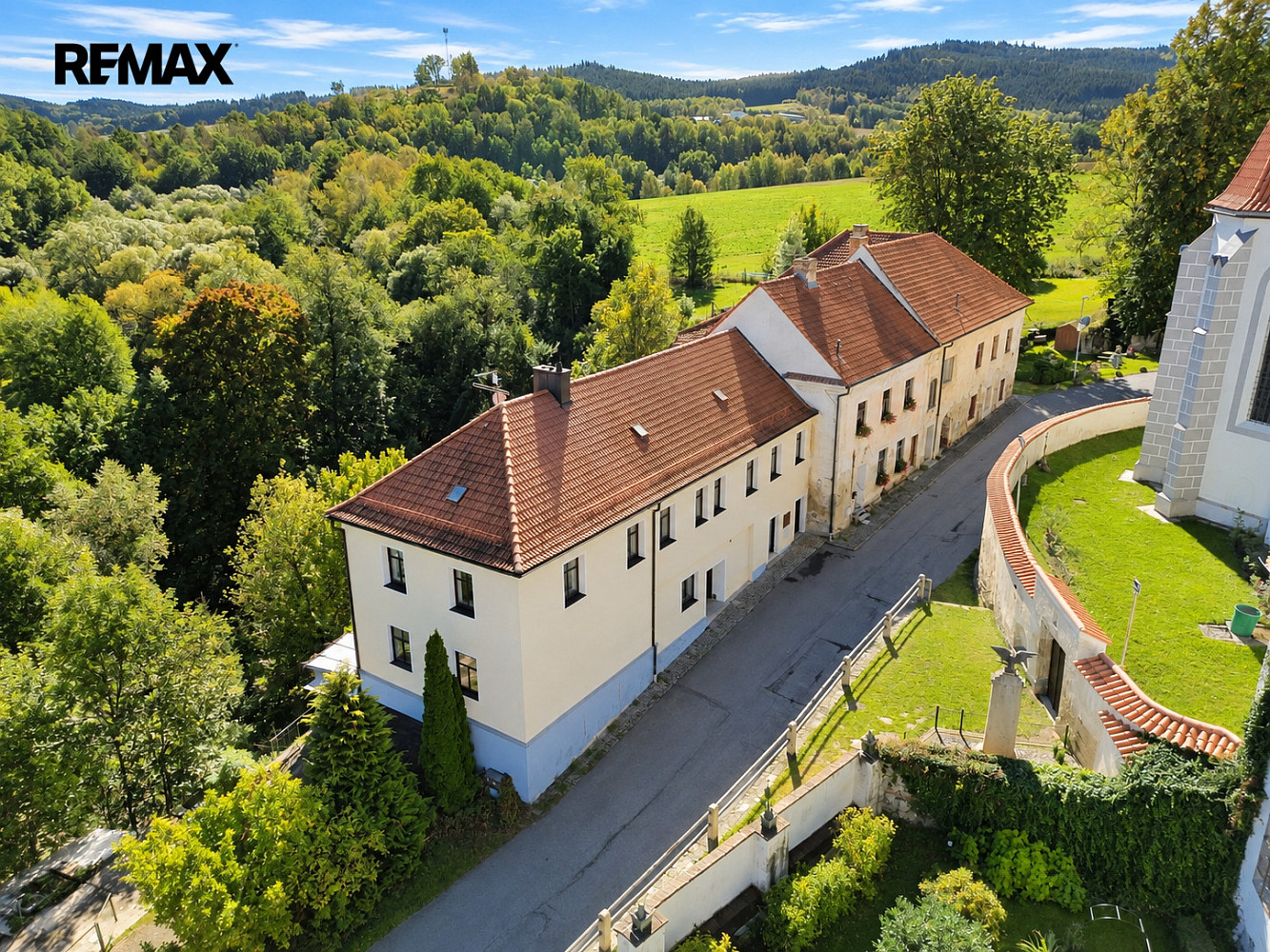 Prodej domu 200 m² s pozemkem 910 m² – fotografie 2
