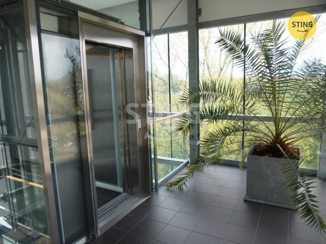 Pronájem kanceláře 450 m² – fotografie 3