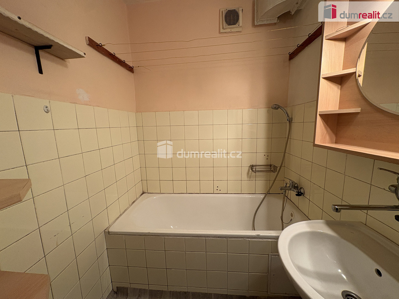 Pronájem bytu 1+1 57 m² — photo 3