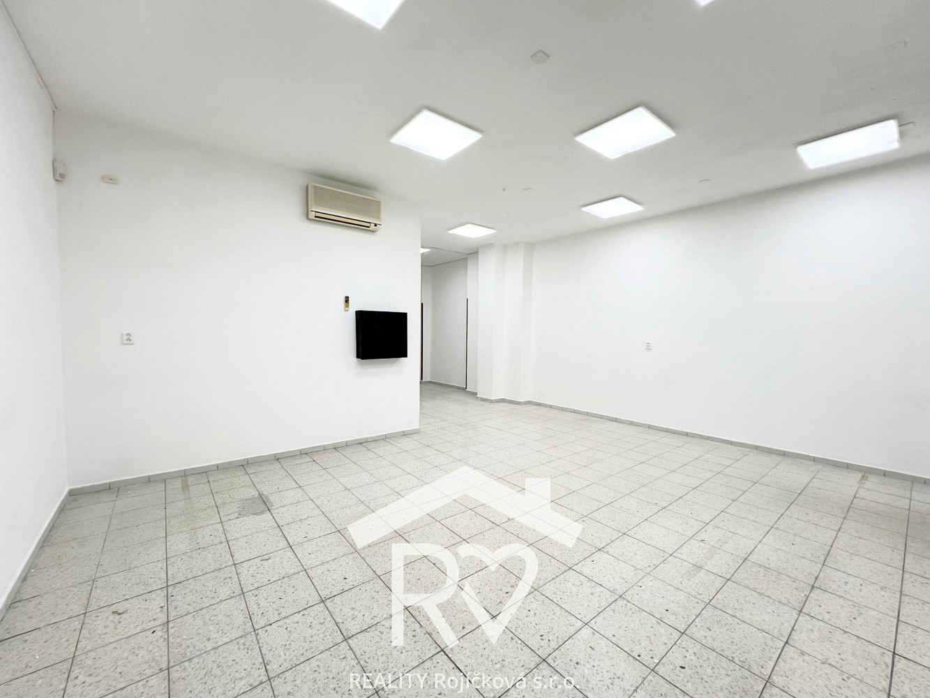 Pronájem obchodních prostor 57 m² — photo 4