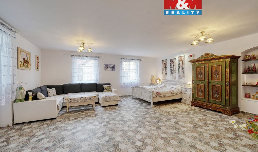 Prodej ubytovacího objektu 359 m², Strážov – náhled fotky 4