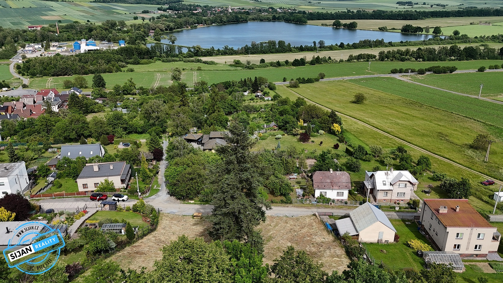 Prodej stavebního pozemku 1 306 m²