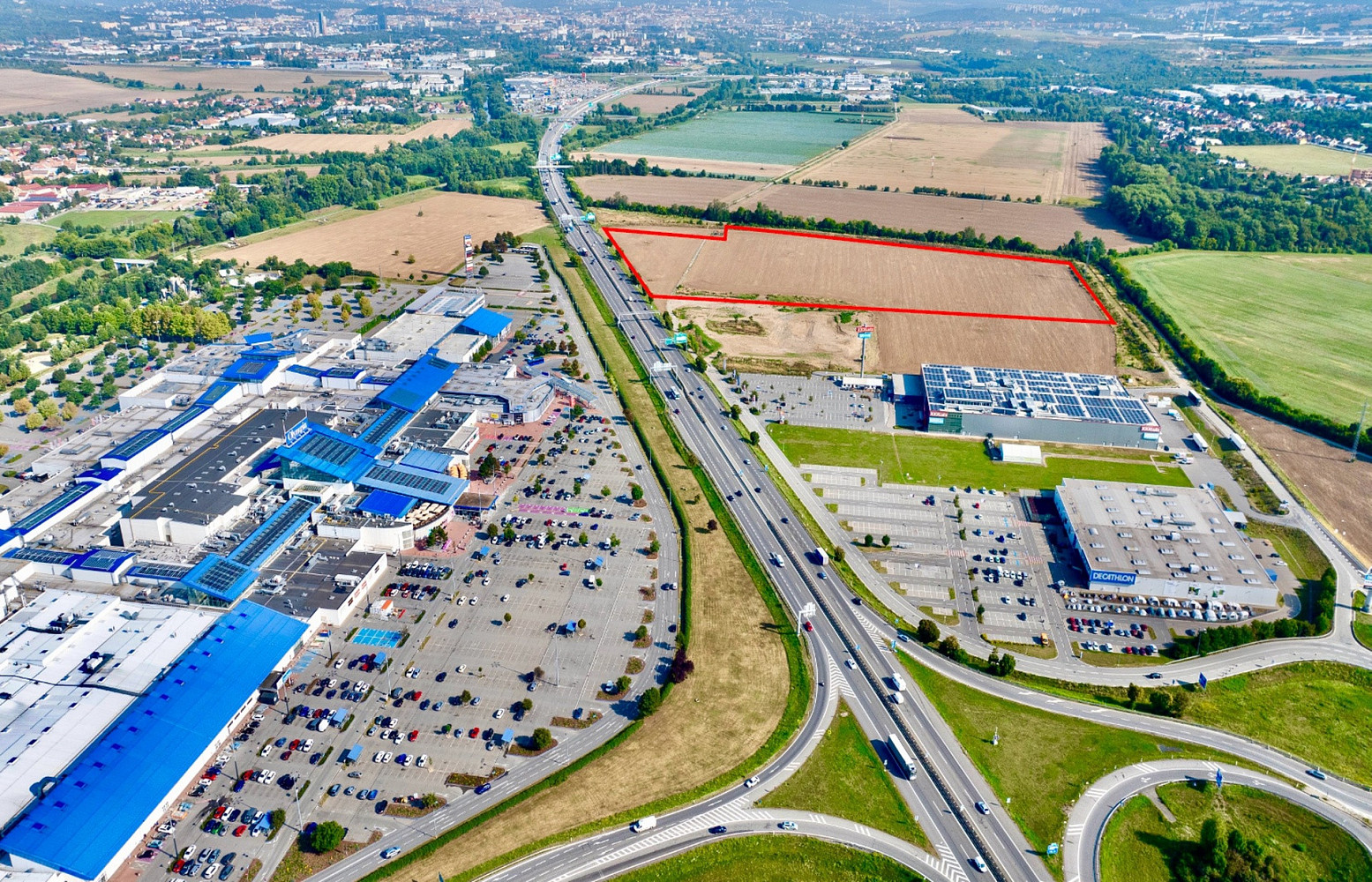Prodej komerčního pozemku 15 000 m²