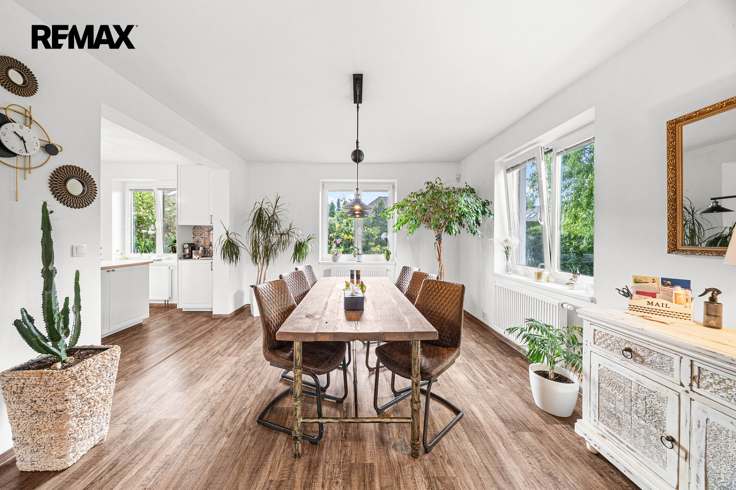 Prodej domu 205 m² s pozemkem 809 m² - View 3