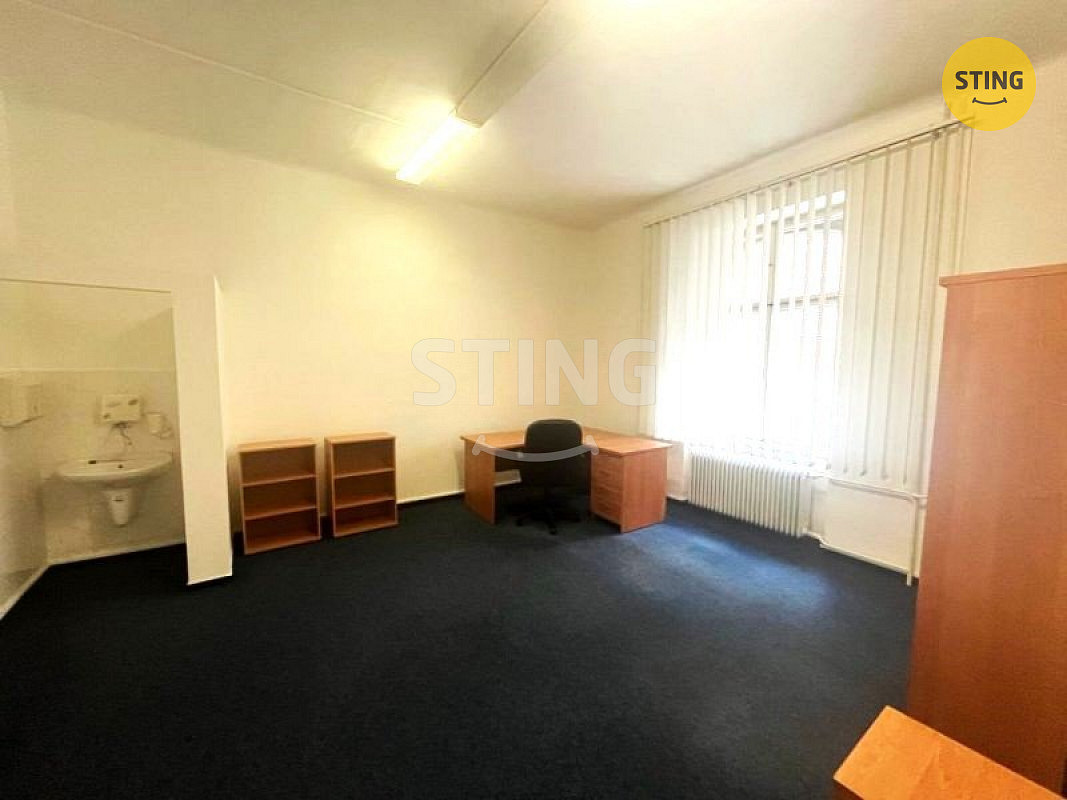 Pronájem kanceláře 90 m² – fotografie 4