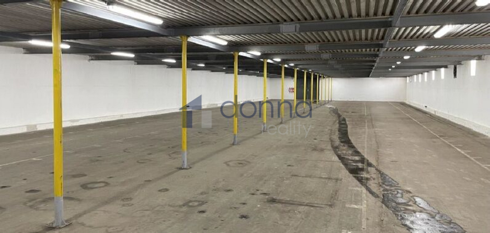 Pronájem skladovacích prostor 745 m²