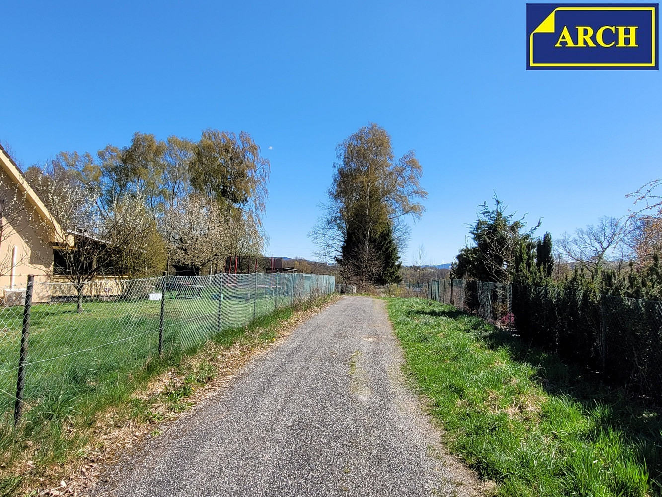 Prodej stavebního pozemku 1 255 m² – pohled 4