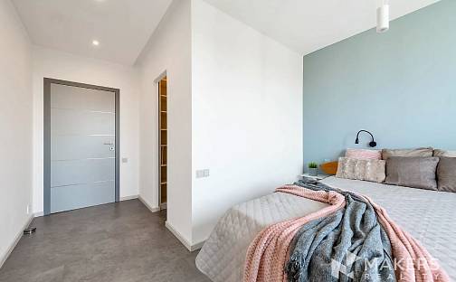 Pronájem bytu 3+1 83 m², Zárubova, Praha 4 - Kamýk