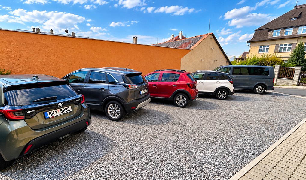 Prodej ubytovacího objektu 430 m², Karlovy Vary – náhled fotky 3