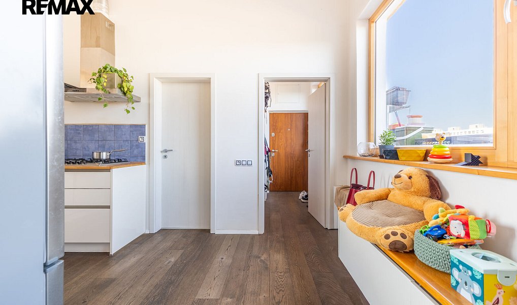 Prodej bytu 1+kk 85 m², Praha – náhled fotky 9