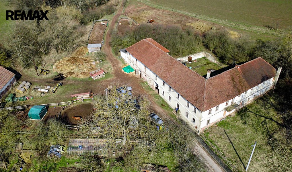 Prodej domu 951 m² s pozemkem 12 336 m², Hluboké Dvory – náhled fotky 2