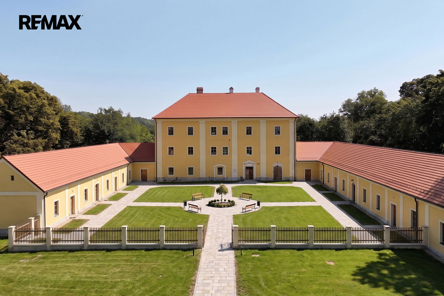 Prodej komerčního objektu (jiného typu) 990 m²